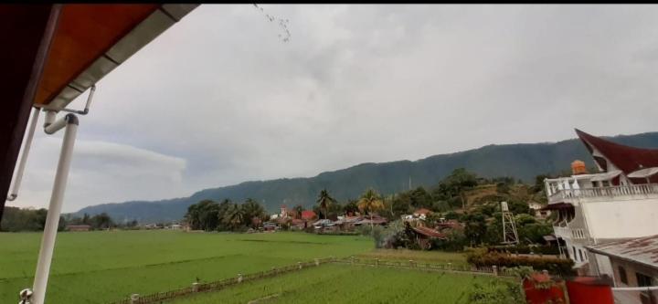 Toba Boi Hotel Tuk Tuk Buitenkant foto