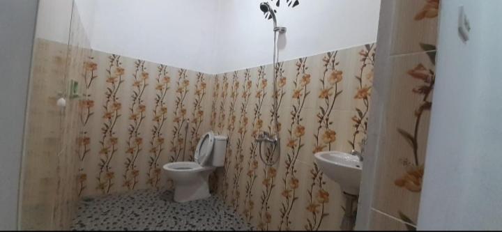 Toba Boi Hotel Tuk Tuk Buitenkant foto