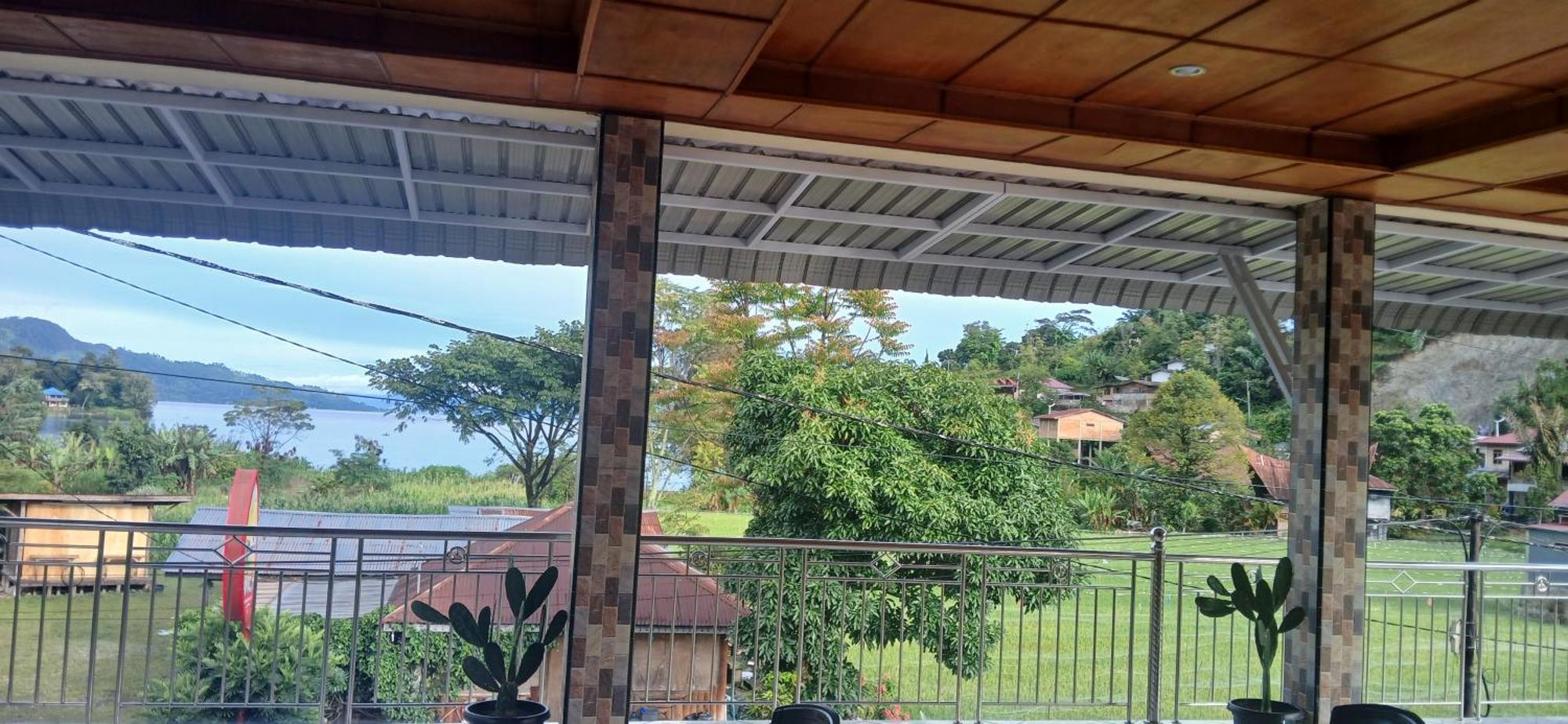 Toba Boi Hotel Tuk Tuk Buitenkant foto