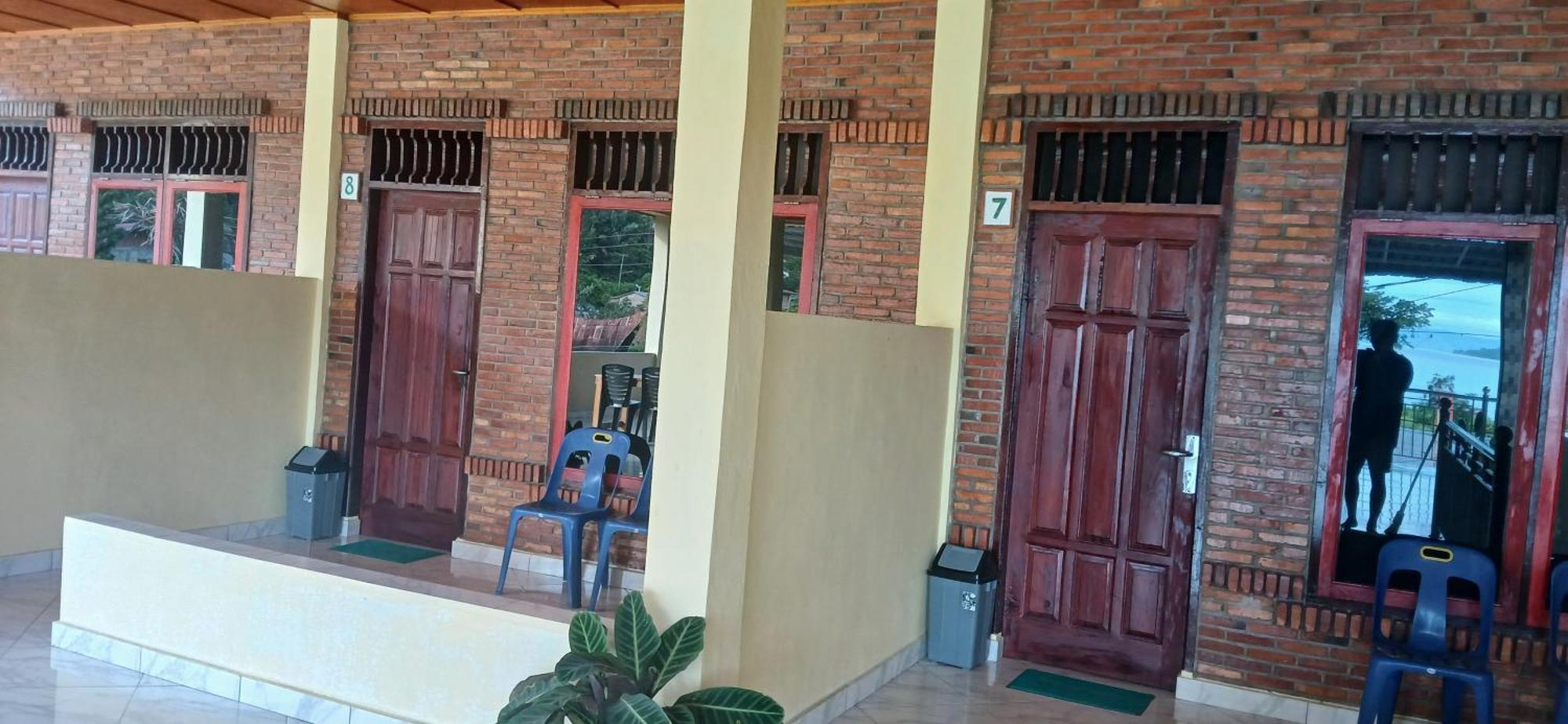 Toba Boi Hotel Tuk Tuk Buitenkant foto